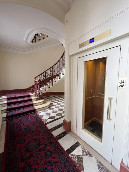 Appartement Studio Champs Elysees Paris